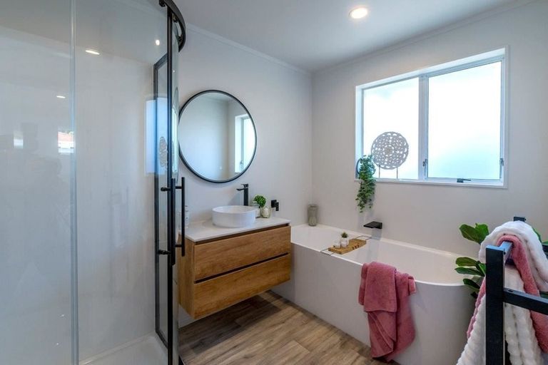 Photo of property in 48a Ngaio Road, Waikanae, 5036