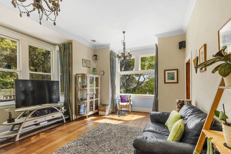 Photo of property in 36 Sutherland Crescent, Melrose, Wellington, 6023