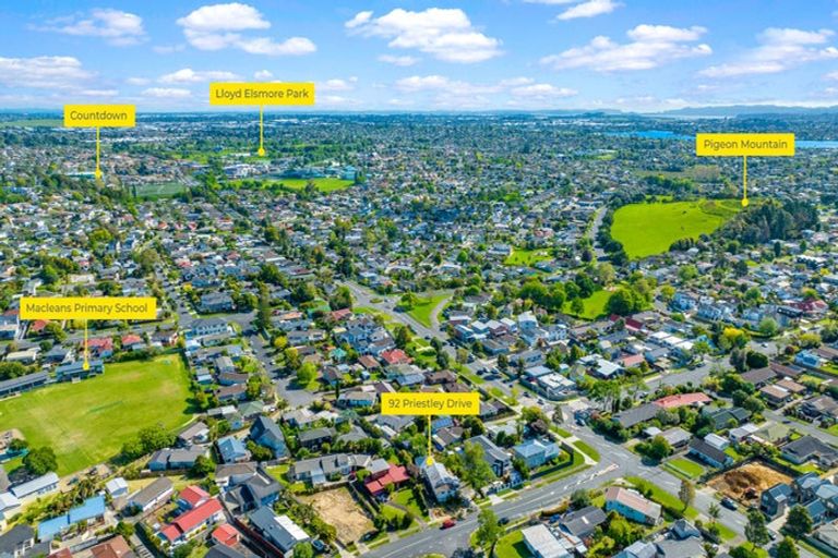 Photo of property in 92 Priestley Drive, Bucklands Beach, Auckland, 2014