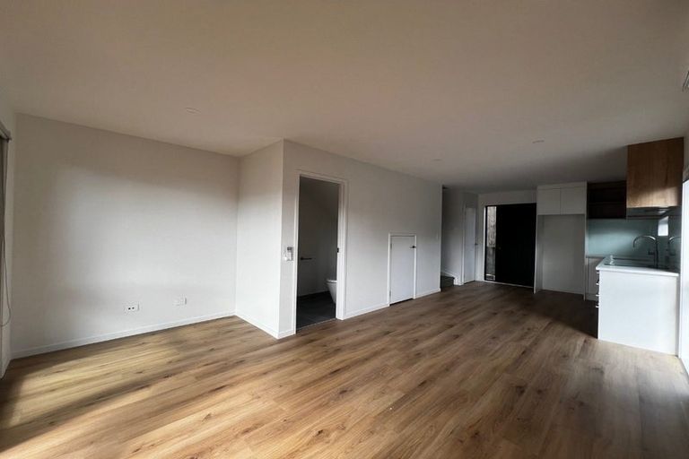 Photo of property in 21 Divich Avenue, Te Atatu South, Auckland, 0610