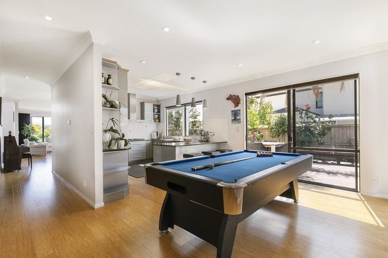 Photo of property in 23 Onemana Way, Te Atatu Peninsula, Auckland, 0610