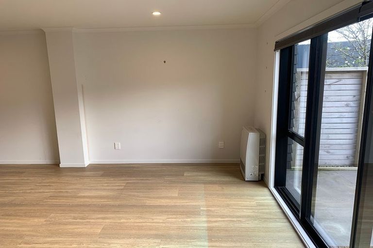 Photo of property in 5/9 Surrey Street, Tawa, Wellington, 5028
