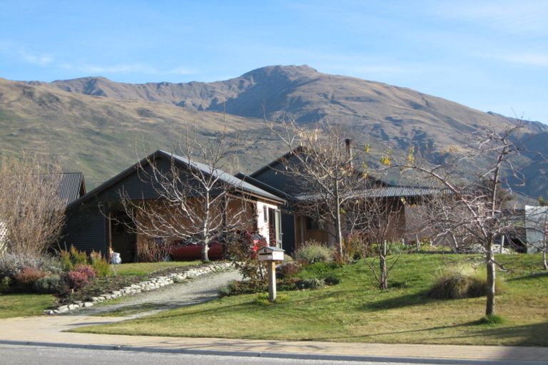 Photo of property in 6 Meadowbrook Place, Wanaka, 9305