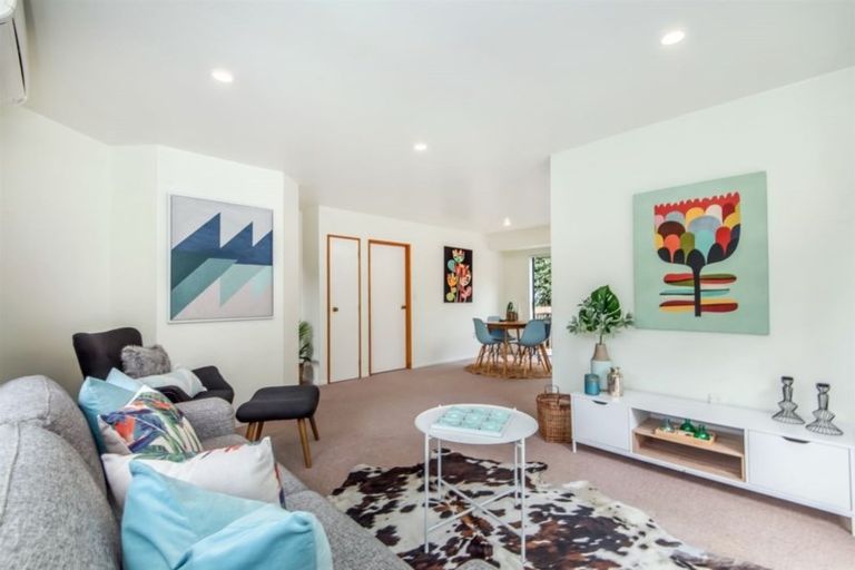 Photo of property in 2/55 Seaview Road, Glenfield, Auckland, 0629