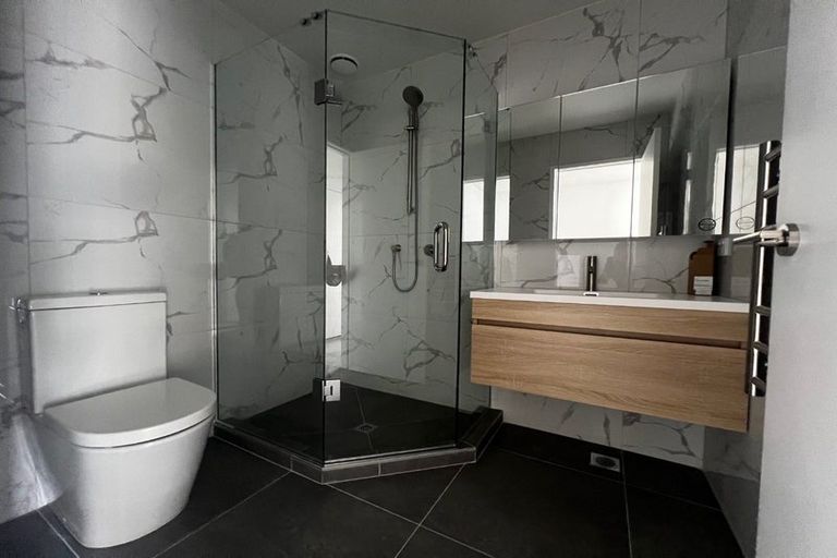 Photo of property in 21 Divich Avenue, Te Atatu South, Auckland, 0610