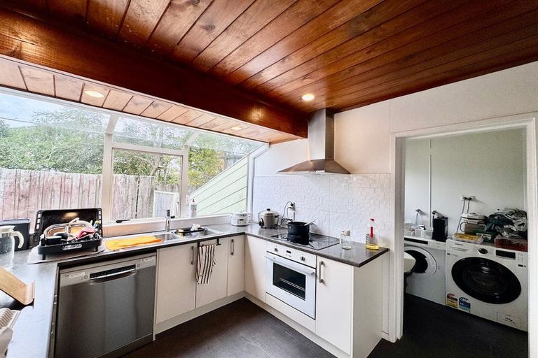 Photo of property in 61 Waimumu Road, Massey, Auckland, 0614