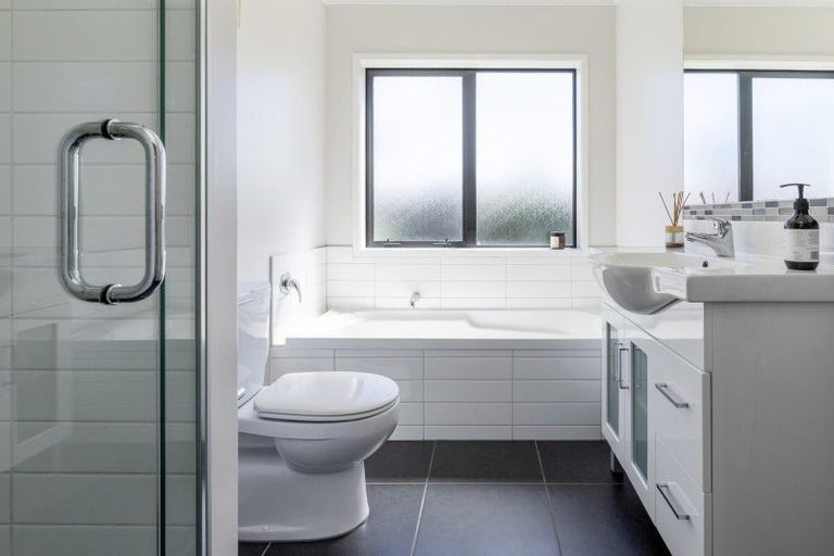 Photo of property in 15 Windsor Street, Richmond Heights, Taupo, 3330