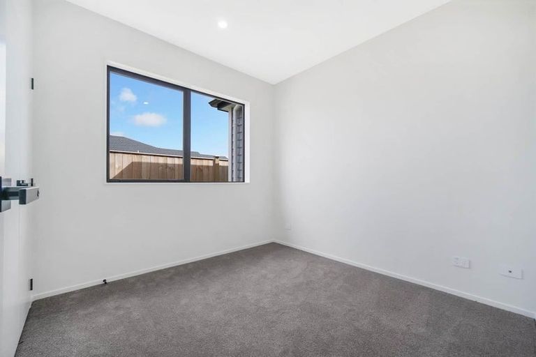 Photo of property in 15 Kaapehu Street, Karaka, 2578