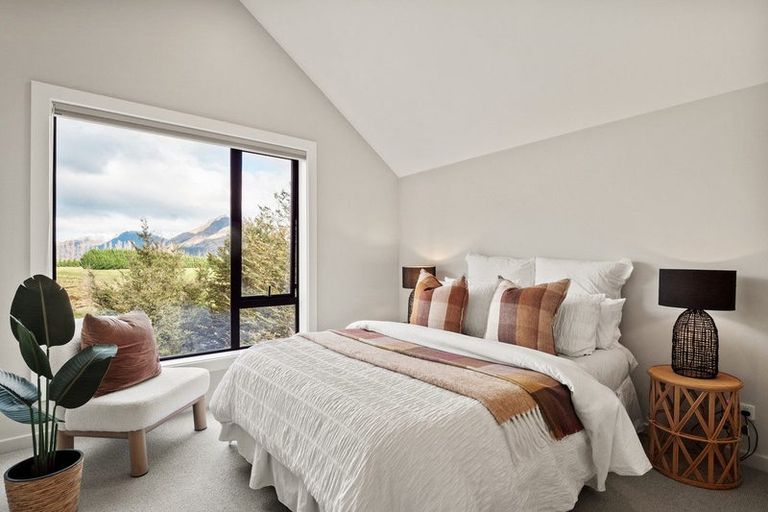 Photo of property in 13 Soudley Court, Jacks Point, Queenstown, 9371