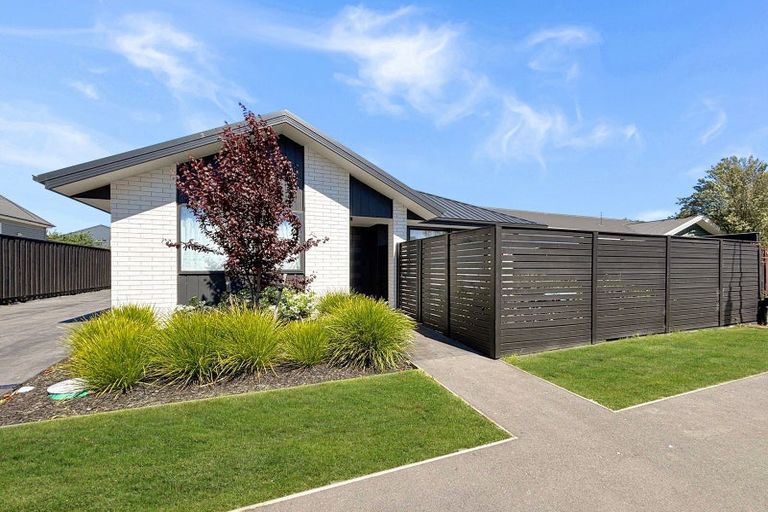 Photo of property in 2/14 Woodhouse Street, Linwood, Christchurch, 8062