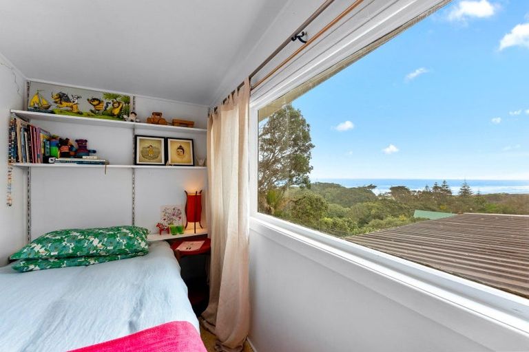 Photo of property in 27 Domain Crescent, Muriwai, Waimauku, 0881