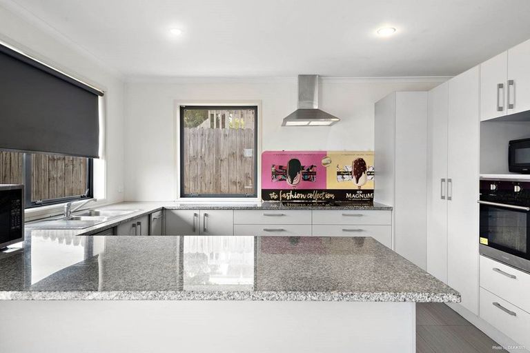 Photo of property in 19 Mcgowan Rise, Tuakau, 2121