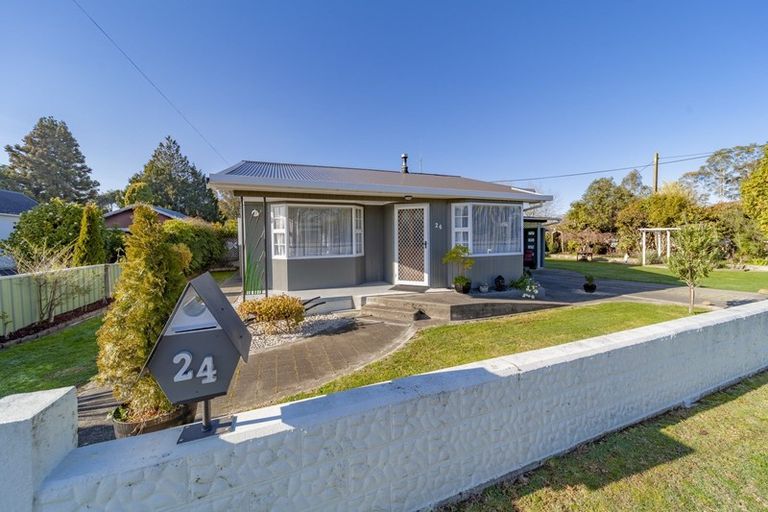 Photo of property in 24 Melville Street, Waipawa, 4210