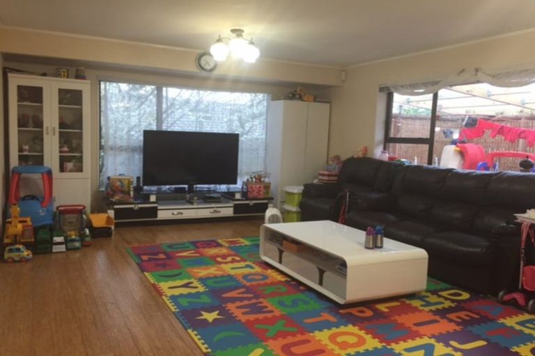 Photo of property in 13 Ciprian Place, Henderson, Auckland, 0612