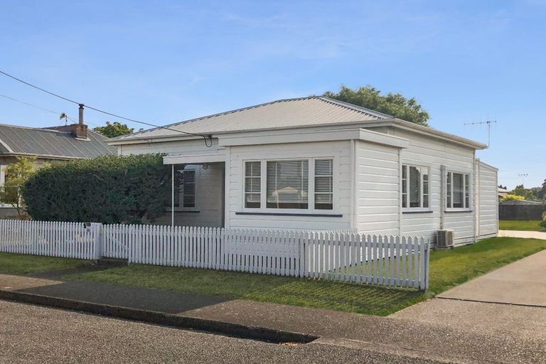Photo of property in 16 Saint Joseph Street, Waipukurau, 4200