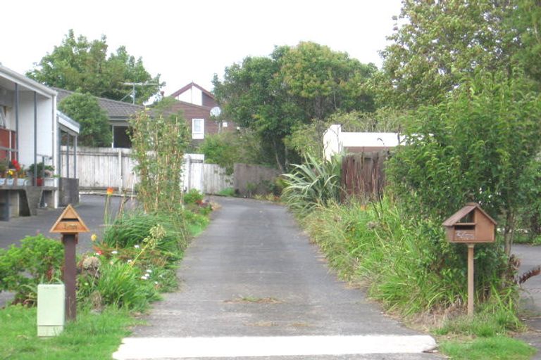 Photo of property in 71 Edmonton Road, Henderson, Auckland, 0612