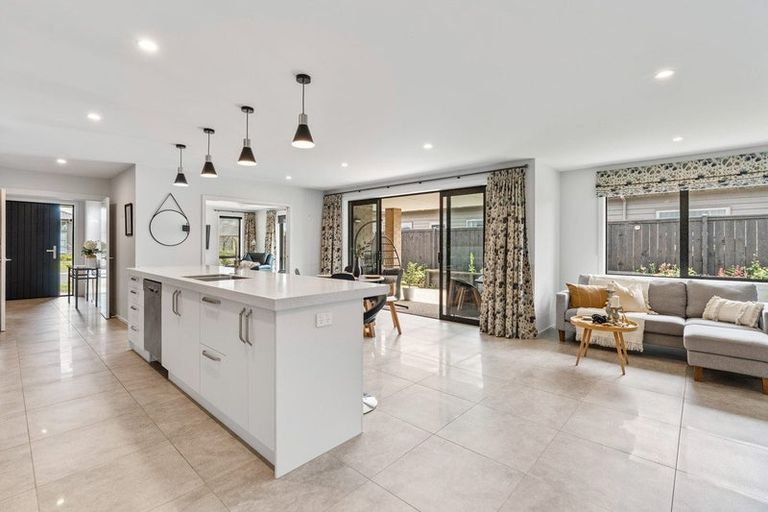 Photo of property in 16 Carrick Place, Mosgiel, 9024