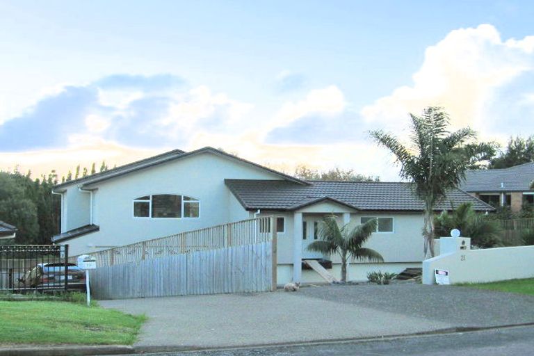 Photo of property in 21 Matija Place, Red Beach, 0932