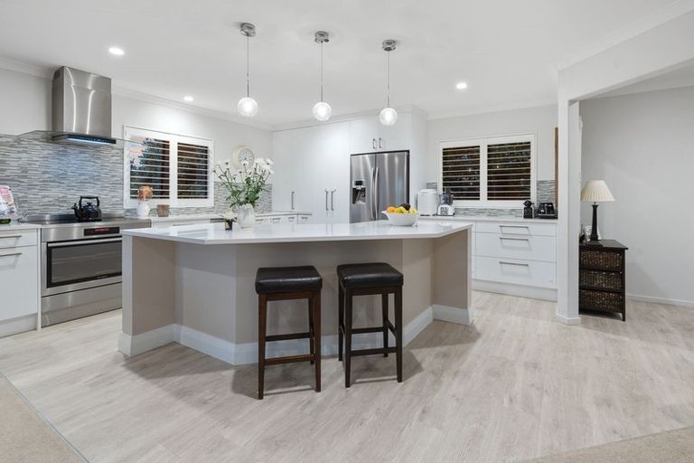 Photo of property in 12 Veronica Close, Red Beach, 0932