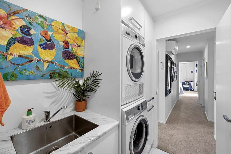 Photo of property in 3 Aderman Place, Hurworth, New Plymouth, 4310