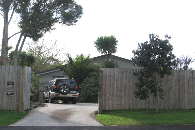 Photo of property in 14 Noall Street, Te Atatu Peninsula, Auckland, 0610