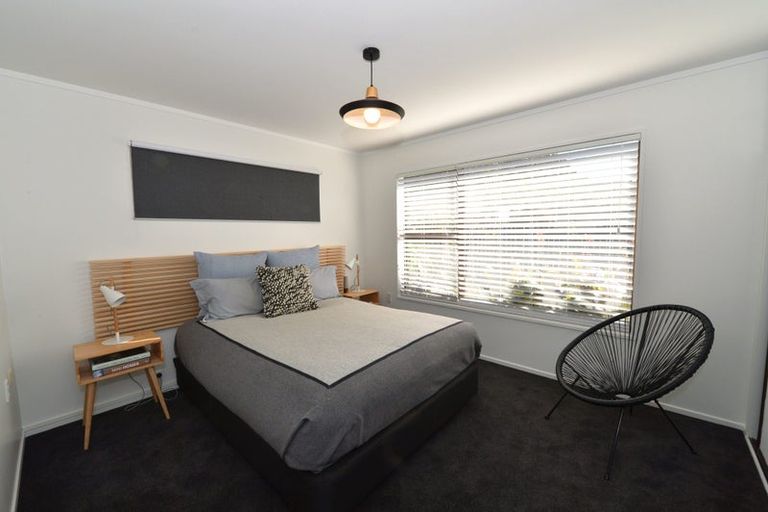 Photo of property in 11 Taupata Street, Redcliffs, Christchurch, 8081