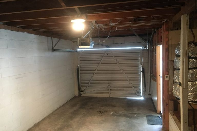 Photo of property in 3/2 Hinekohu Street, New Lynn, Auckland, 0600