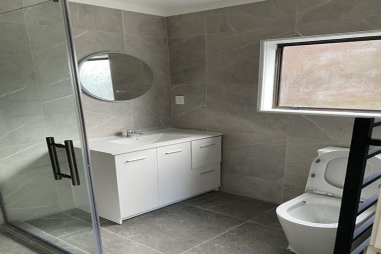 Photo of property in 33a Sunderlands Road, Half Moon Bay, Auckland, 2012