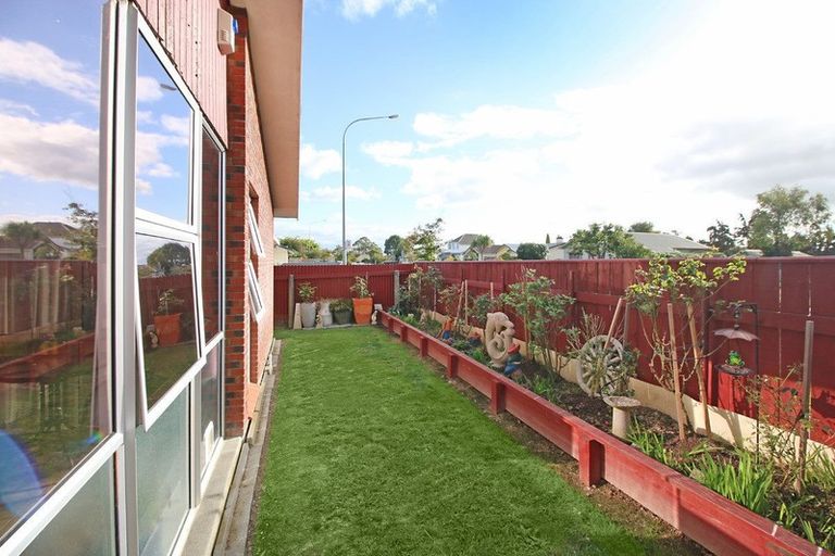 Photo of property in 24 Chelwood Street, Takaro, Palmerston North, 4412