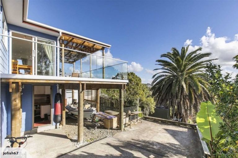 Photo of property in 28 Moffat Road, Red Beach, 0932