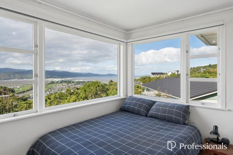 Photo of property in 24 Pekanga Road, Normandale, Lower Hutt, 5010