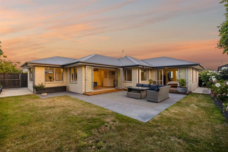 Photo of property in 4 Millpark Place, Northwood, Christchurch, 8051