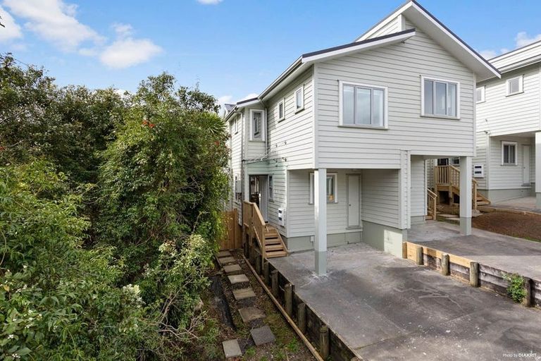 Photo of property in 1/6 John Jennings Drive, Oteha, Auckland, 0632