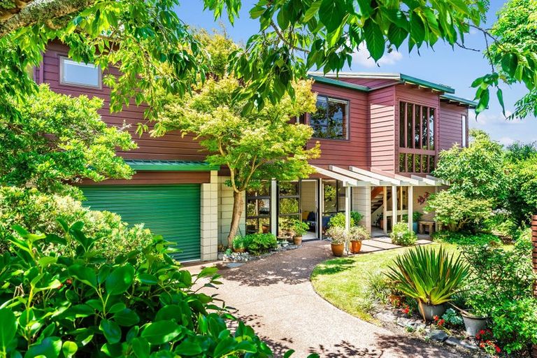 Photo of property in 7 Helvetia Drive, Browns Bay, Auckland, 0630