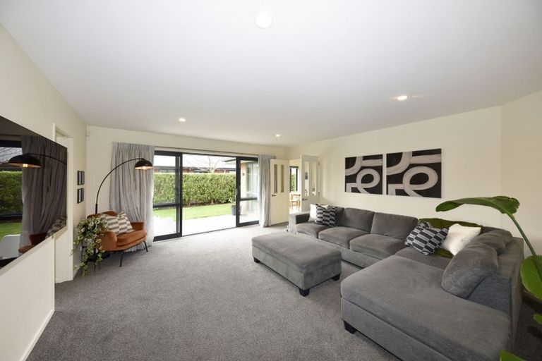 Photo of property in 10 Gosling Crescent, Halswell, Christchurch, 8025