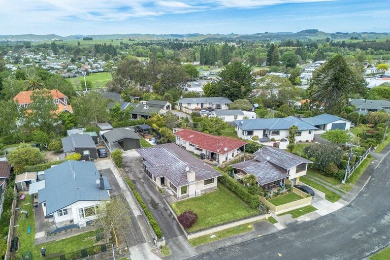Photo of property in 3 Limbrick Street, Waipawa, 4210