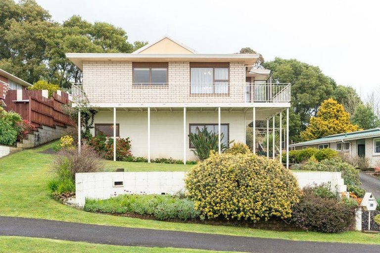 Photo of property in 51 Resthill Crescent, Glenview, Hamilton, 3206