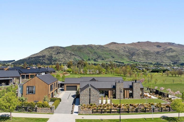 Photo of property in 14 Deans Drive, Wanaka, 9305