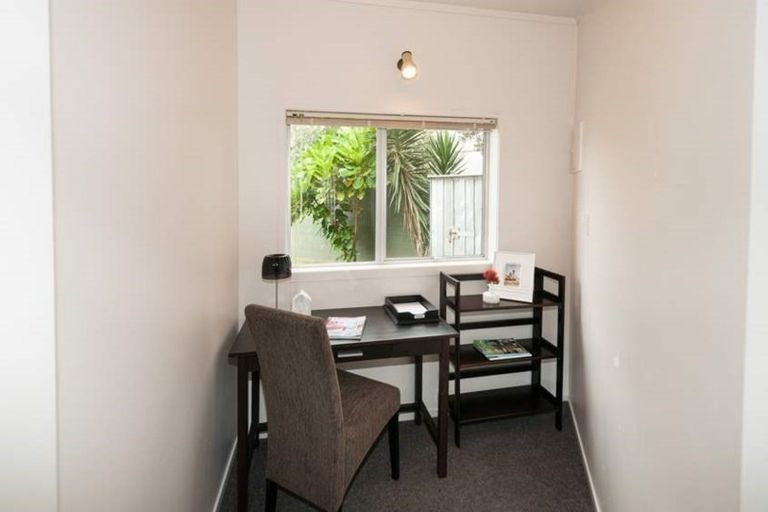 Photo of property in 9a Toroa Street, Torbay, Auckland, 0630