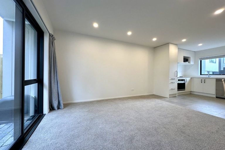 Photo of property in 6/60 Kemp Road, Massey, Auckland, 0614