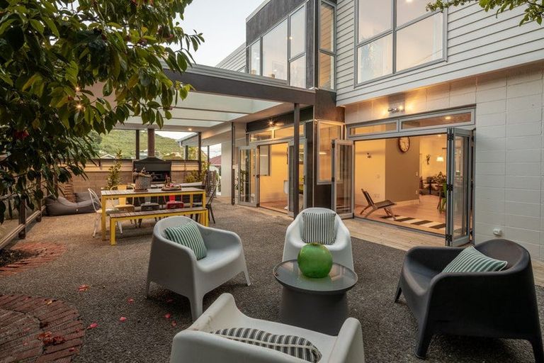 Photo of property in 26 Severn Street, Island Bay, Wellington, 6023