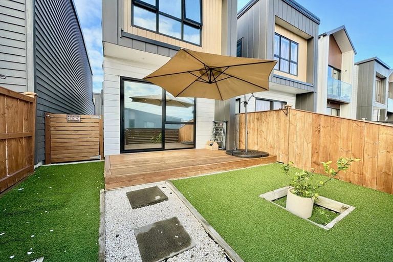 Photo of property in 24 Parahau Road, Papakura, 2110