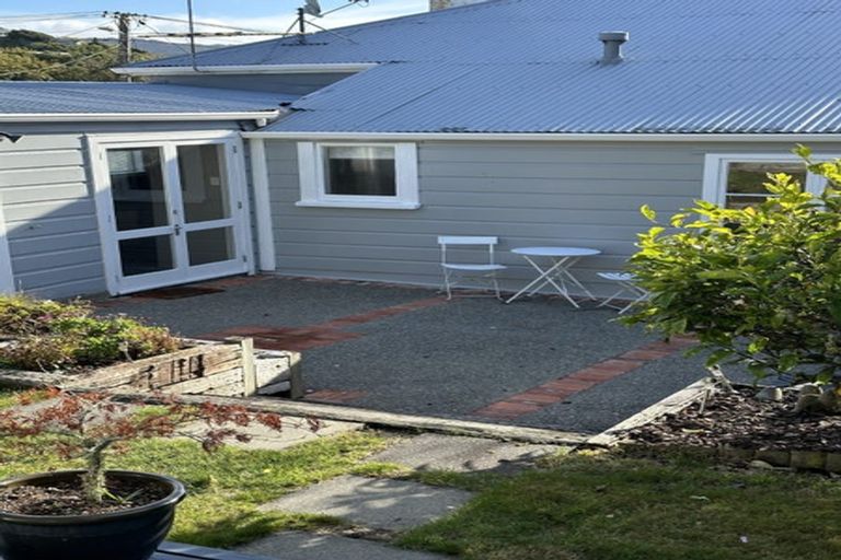 Photo of property in 17 Fernhill Terrace, Wadestown, Wellington, 6012