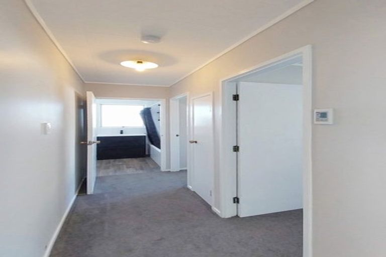 Photo of property in 18 Solar Road, Glen Eden, Auckland, 0602