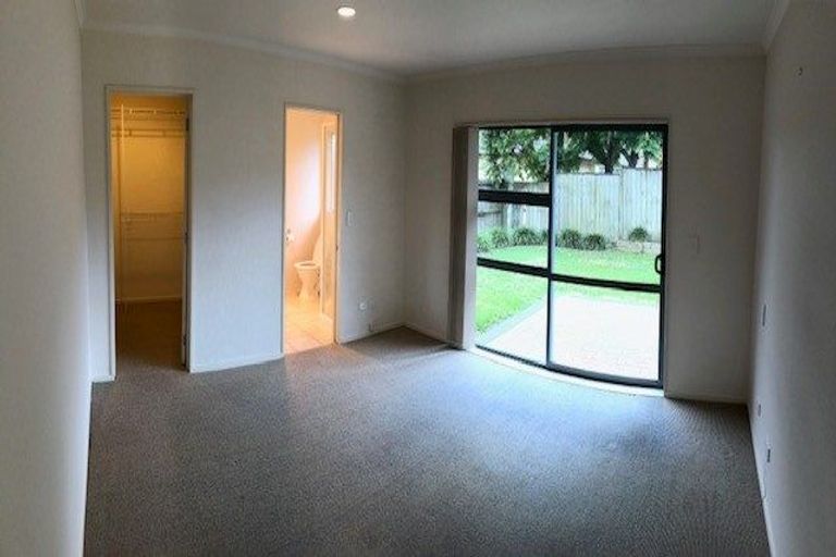 Photo of property in 12 Glastry Close, East Tamaki Heights, Auckland, 2016
