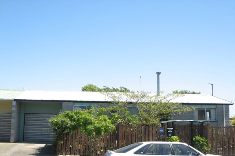 Photo of property in 2/5 Helanca Avenue, Wainoni, Christchurch, 8061