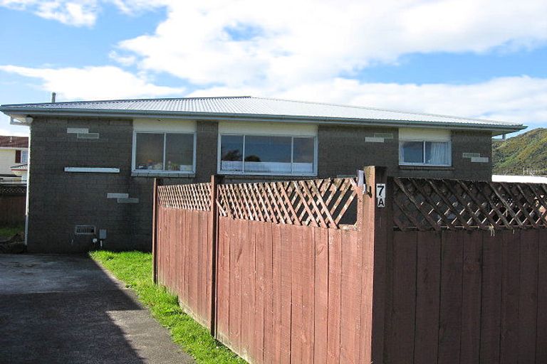 Photo of property in 7c Matthews Road, Wainuiomata, Lower Hutt, 5014