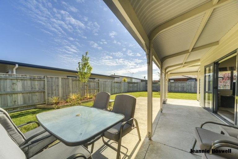 Photo of property in 6 Pegasus Place, Kelvin Grove, Palmerston North, 4414