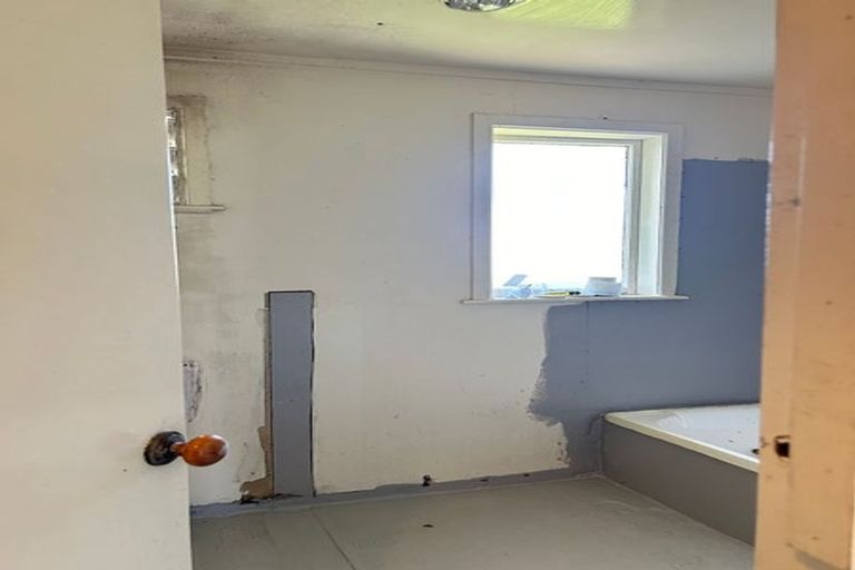 Photo of property in 49 Lauderdale Road, Birkdale, Auckland, 0626