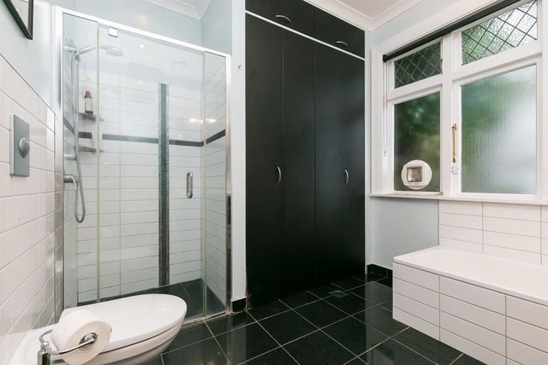 Photo of property in 105 Mortimer Terrace, Brooklyn, Wellington, 6021